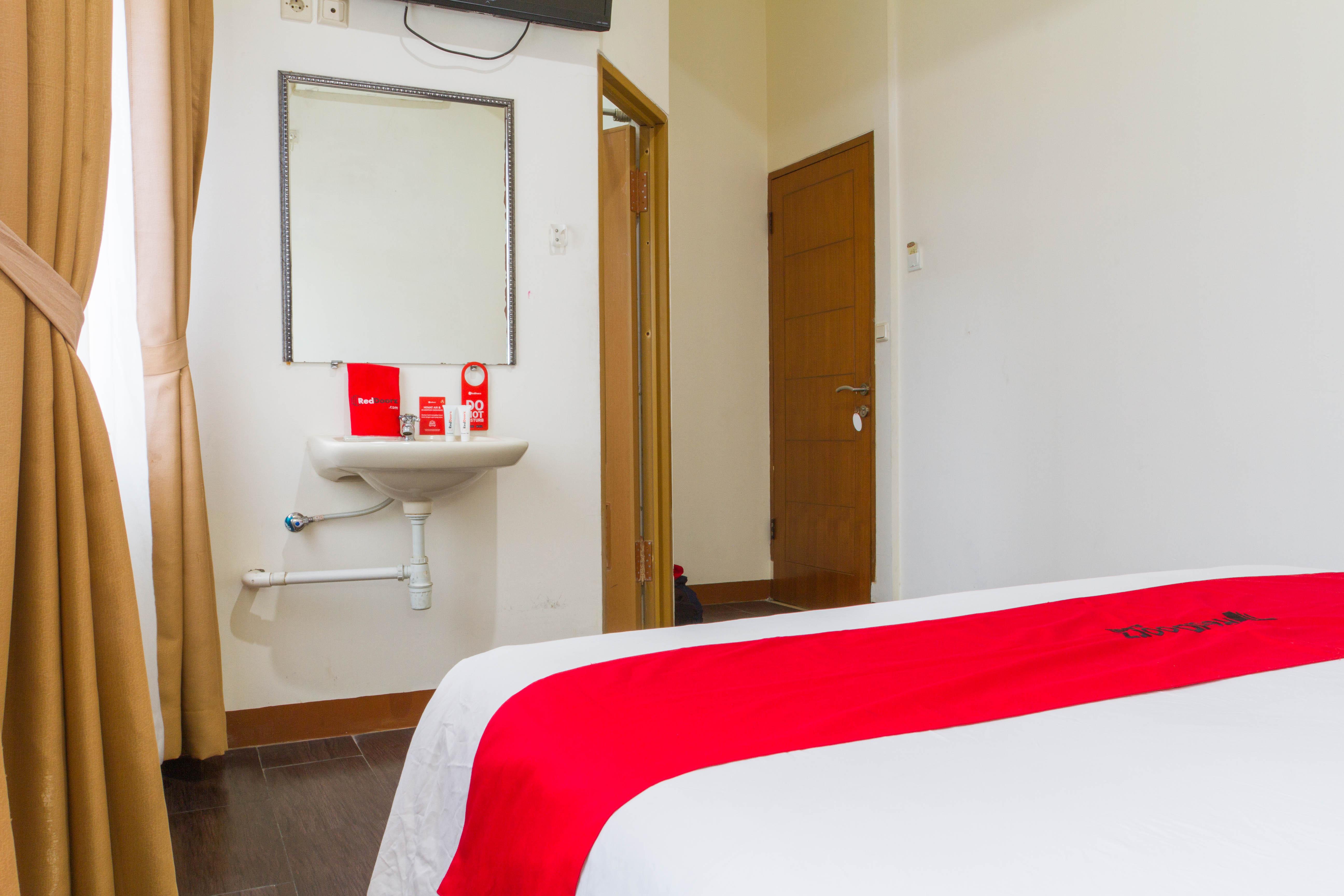 Reddoorz Plus @ Surapati 2 Bandung Luaran gambar