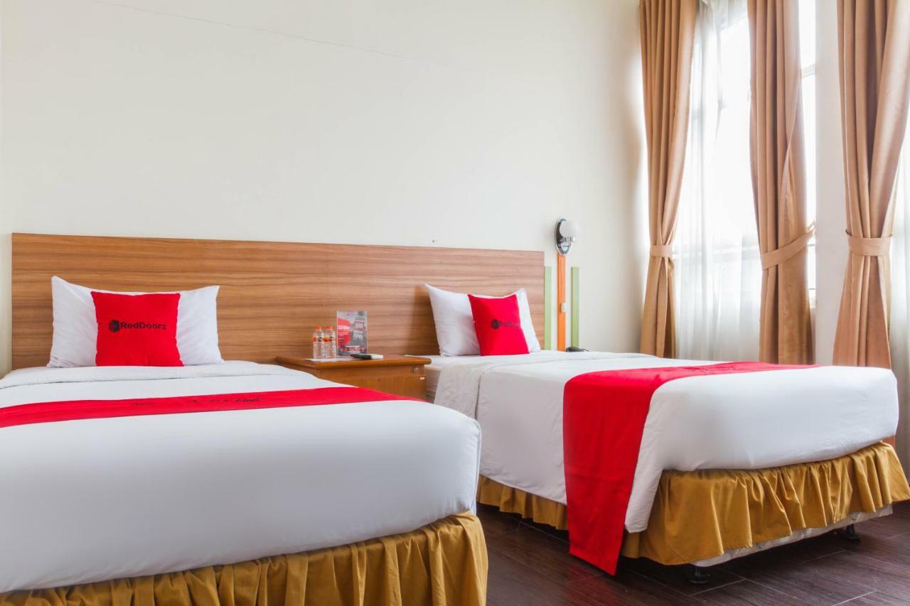 Reddoorz Plus @ Surapati 2 Bandung Luaran gambar