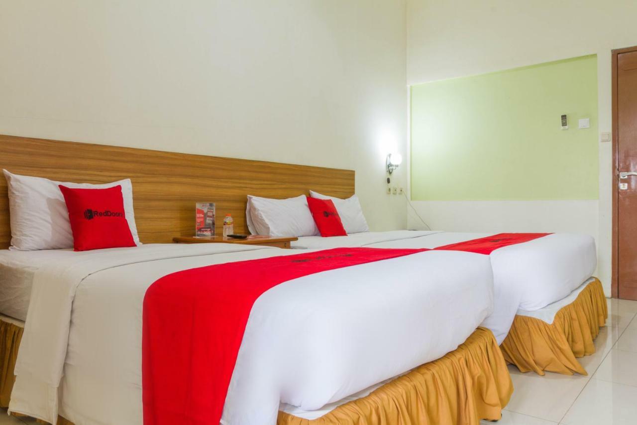 Reddoorz Plus @ Surapati 2 Bandung Luaran gambar